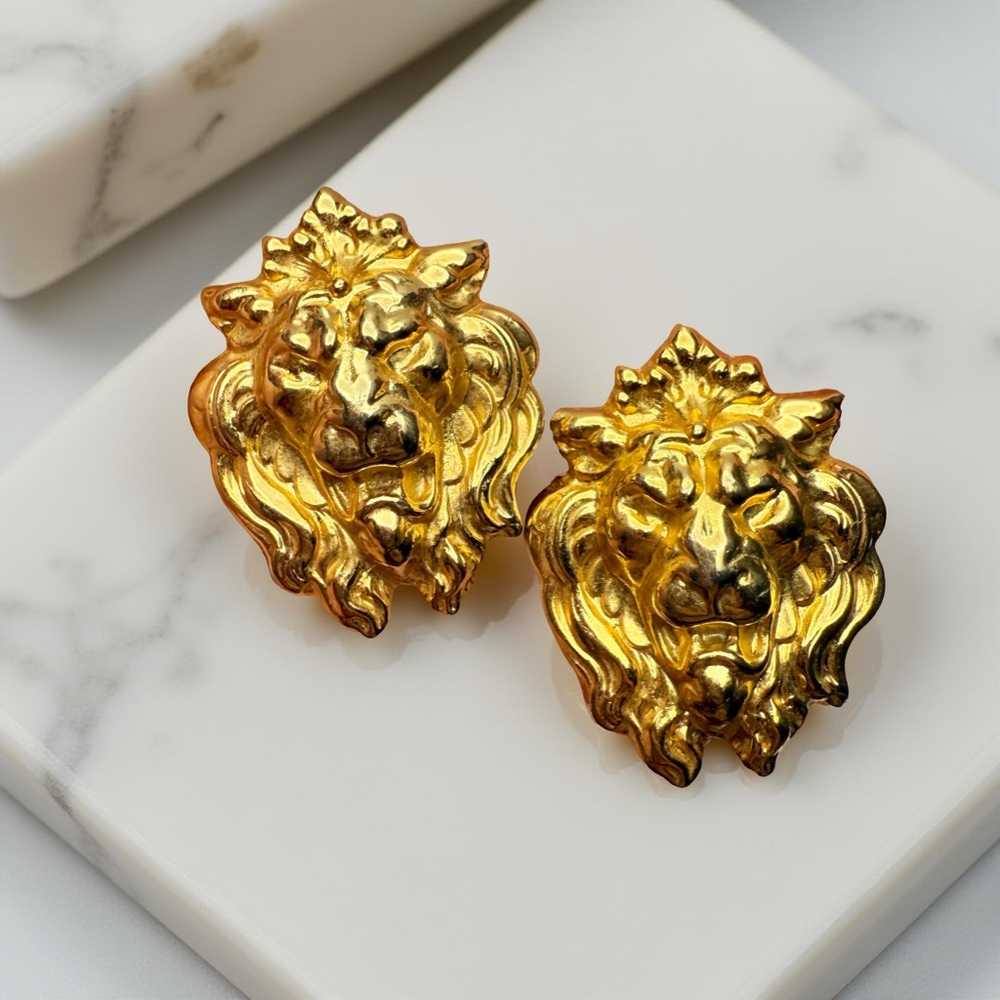 Vintage 1980s Gold Tone Lion Head Statement Pierced Earrings Unsigned